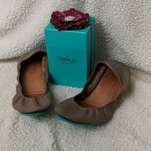 Taupe Tieks